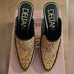 Deltan Pointed Toe Leather Mules, Cheetah Print, Size 8